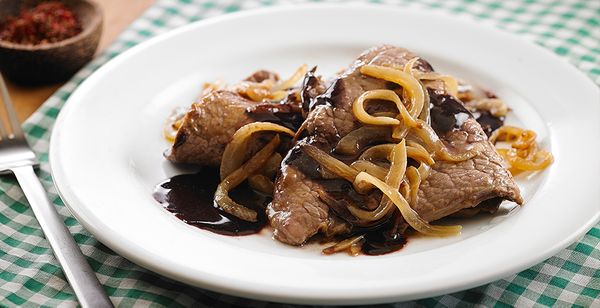 Bife Acebolado com Toque de Vinho